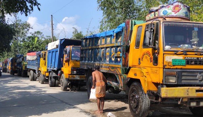 নাব্যতা সংকটে চিলমারী-রৌমারী ফেরি চলাচলে ব্যাহত